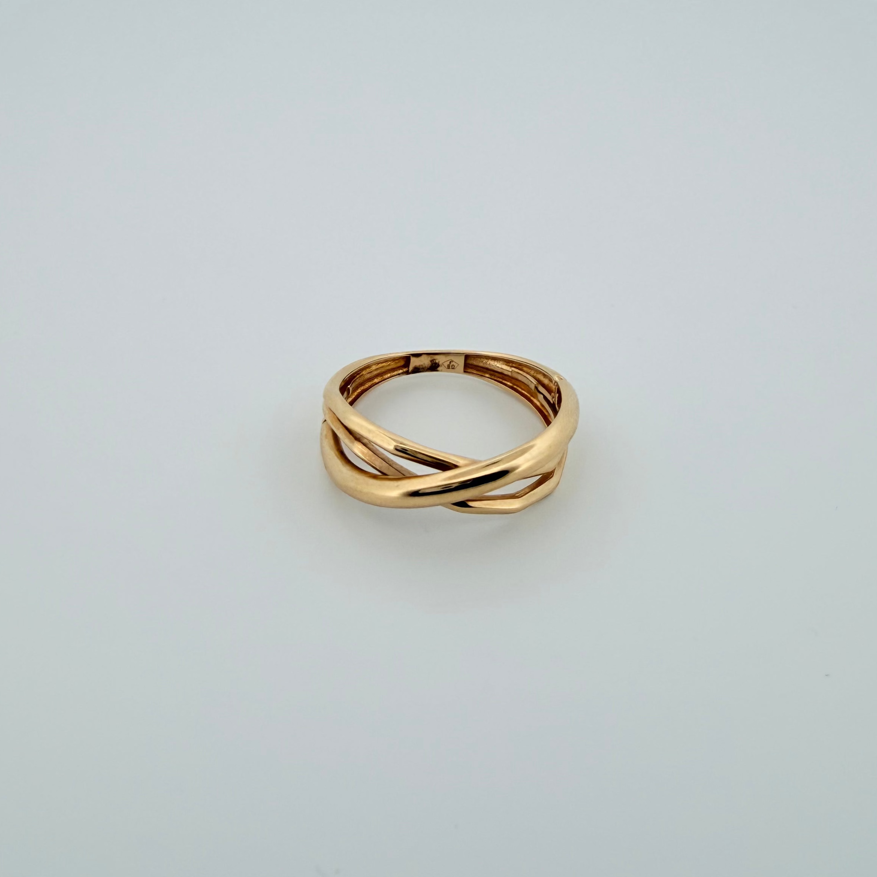 Eterna Twist Ring