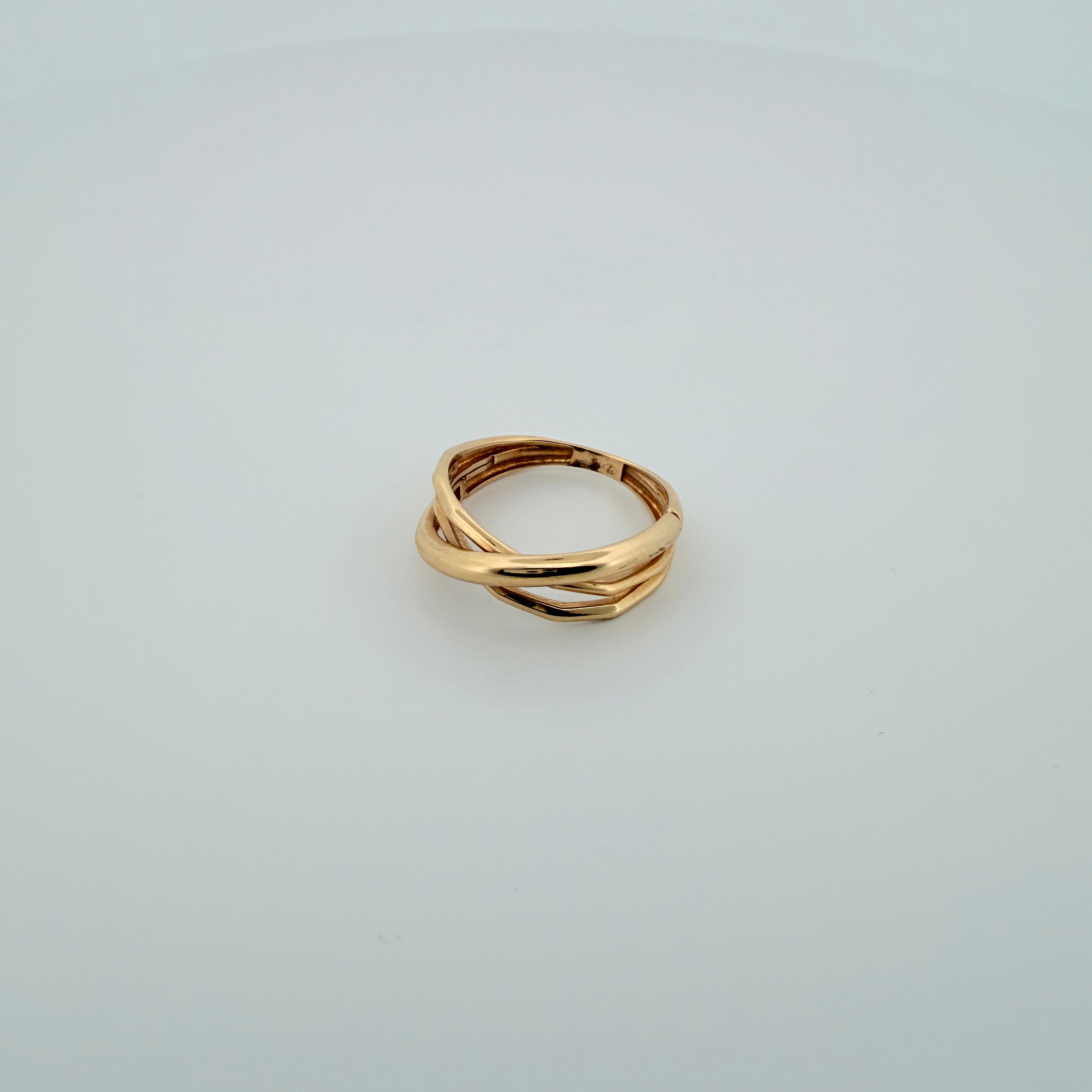 Eterna Twist Ring