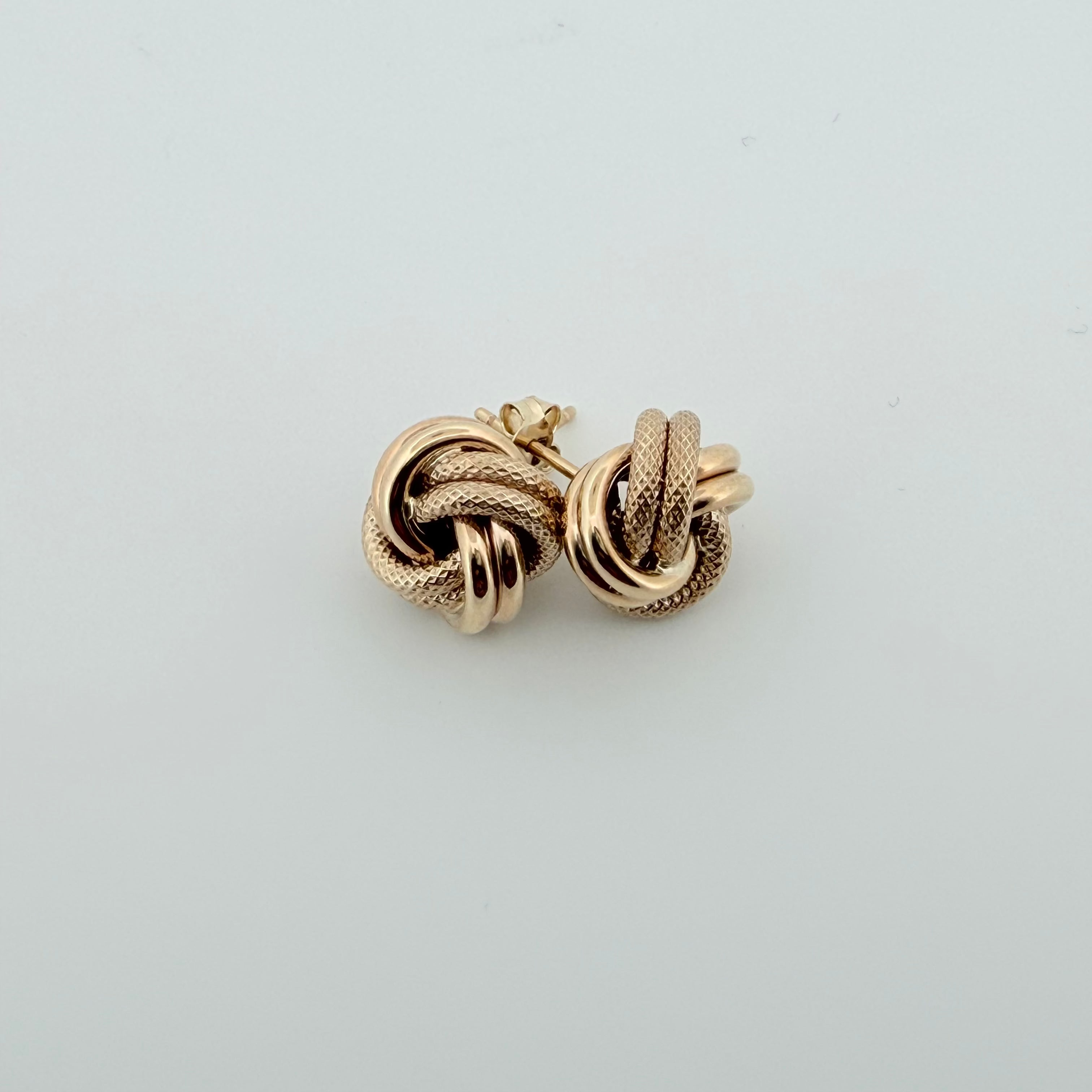 Medium Knot Earrings